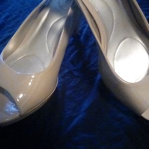 Beige Slingback Peep-toe pumps